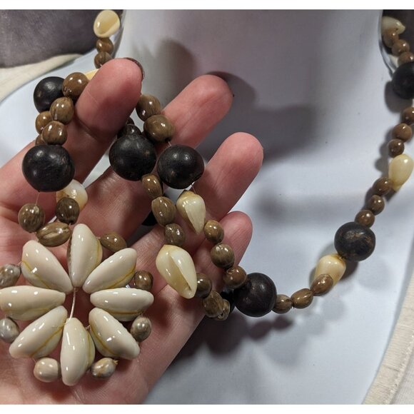Retro Mermaidcore Cowrie Shell And Natural Seed Flower Pendant Necklace - Picture 3 of 8